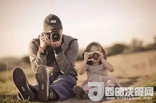 “曾子殺豬”故事在前，最近又有《父母說好考了90分就去看海，被爽約后女孩離家出走》新聞在后。父母如果自己的行為“打臉”了，又怎么能在孩子面前掌握教育的主動(dòng)權(quán)。