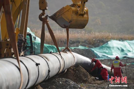資料圖：天然氣管道施工現(xiàn)場。<a target='_blank'  data-cke-saved- >中新社</a>記者 蘇丹 攝