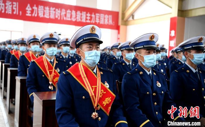 授銜表彰儀式現(xiàn)場(chǎng)。　劉忠俊 攝