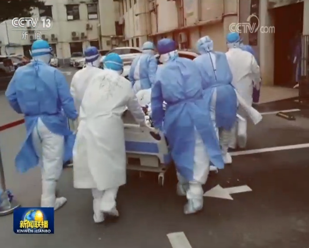 中國抗疫斗爭的生動實踐：讓黨旗在抗疫斗爭一線高高飄揚(yáng)