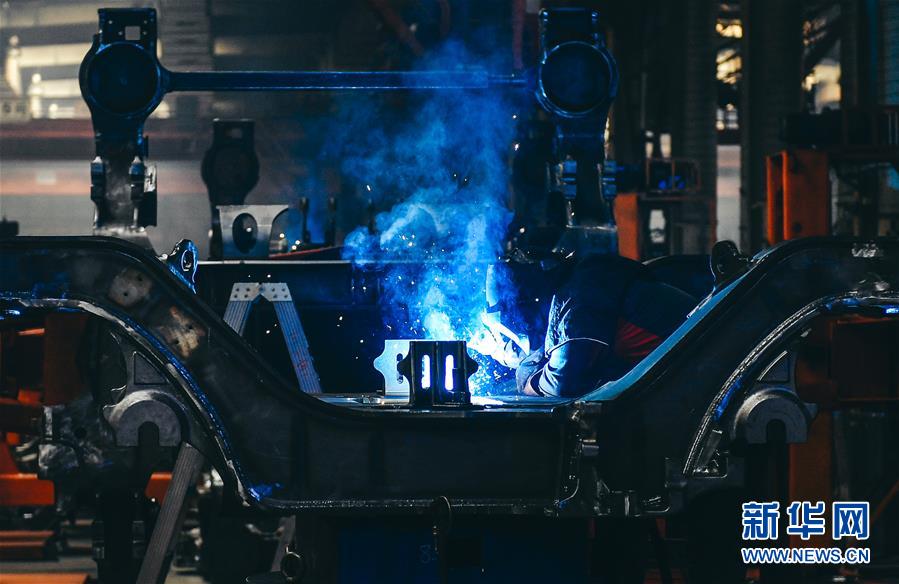 （在習(xí)近平新時(shí)代中國(guó)特色社會(huì)主義思想指引下——新時(shí)代新作為新篇章·習(xí)近平總書記關(guān)切事·圖文互動(dòng)）（3）汗水的味道——記錄奮戰(zhàn)在復(fù)工復(fù)產(chǎn)一線的勞動(dòng)者