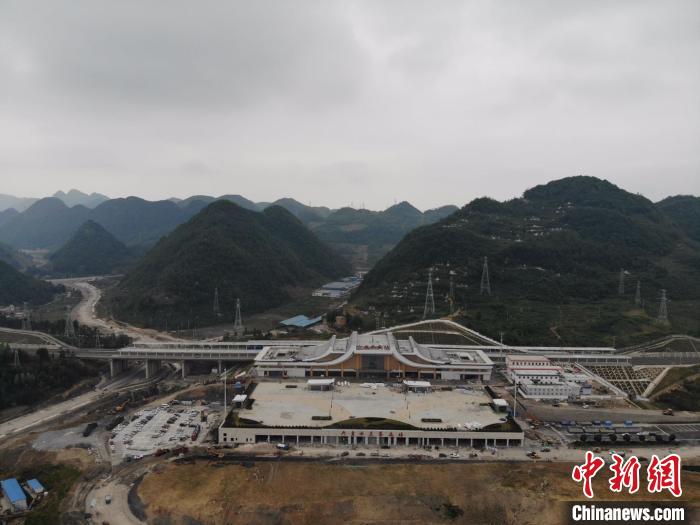 貴州省首條城際高速鐵路——安六鐵路開始聯(lián)調(diào)聯(lián)試。中國鐵路成都局集團公司供圖