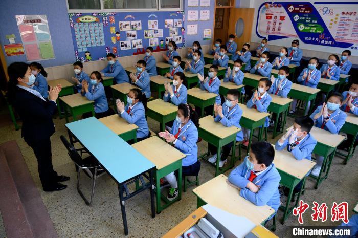 學(xué)校是人群密集場所，山西省疫情防控工作領(lǐng)導(dǎo)小組要求，要周密閉環(huán)做好疫情防控。　韋亮 攝