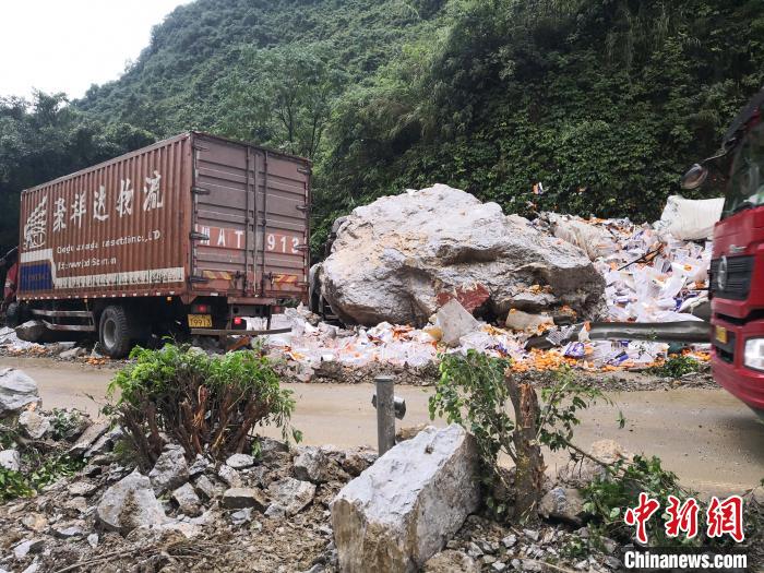 事故現(xiàn)場(chǎng)?！↑S鵬 攝