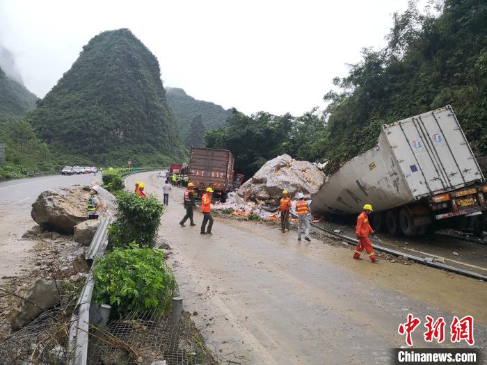 事故現(xiàn)場(chǎng)?！↑S鵬 攝