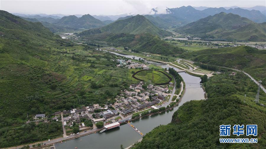 （新華全媒頭條·走向我們的小康生活·圖文互動(dòng)）（5）長(zhǎng)城腳下，小康村串成“珍珠鏈”