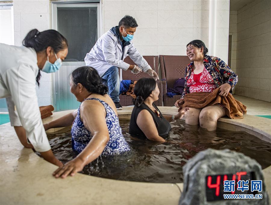 （新華全媒頭條·走向我們的小康生活·圖文互動(dòng)）（10）扎西德勒，我們的新家園——西藏易地扶貧搬遷搬出幸福美好新生活