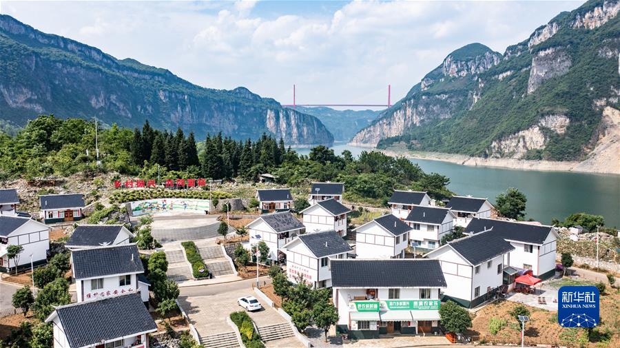 (沿著總書記的足跡·貴州篇)(1)開創(chuàng)多彩貴州的美好未來(lái)——沿著總書記的足跡之貴州篇