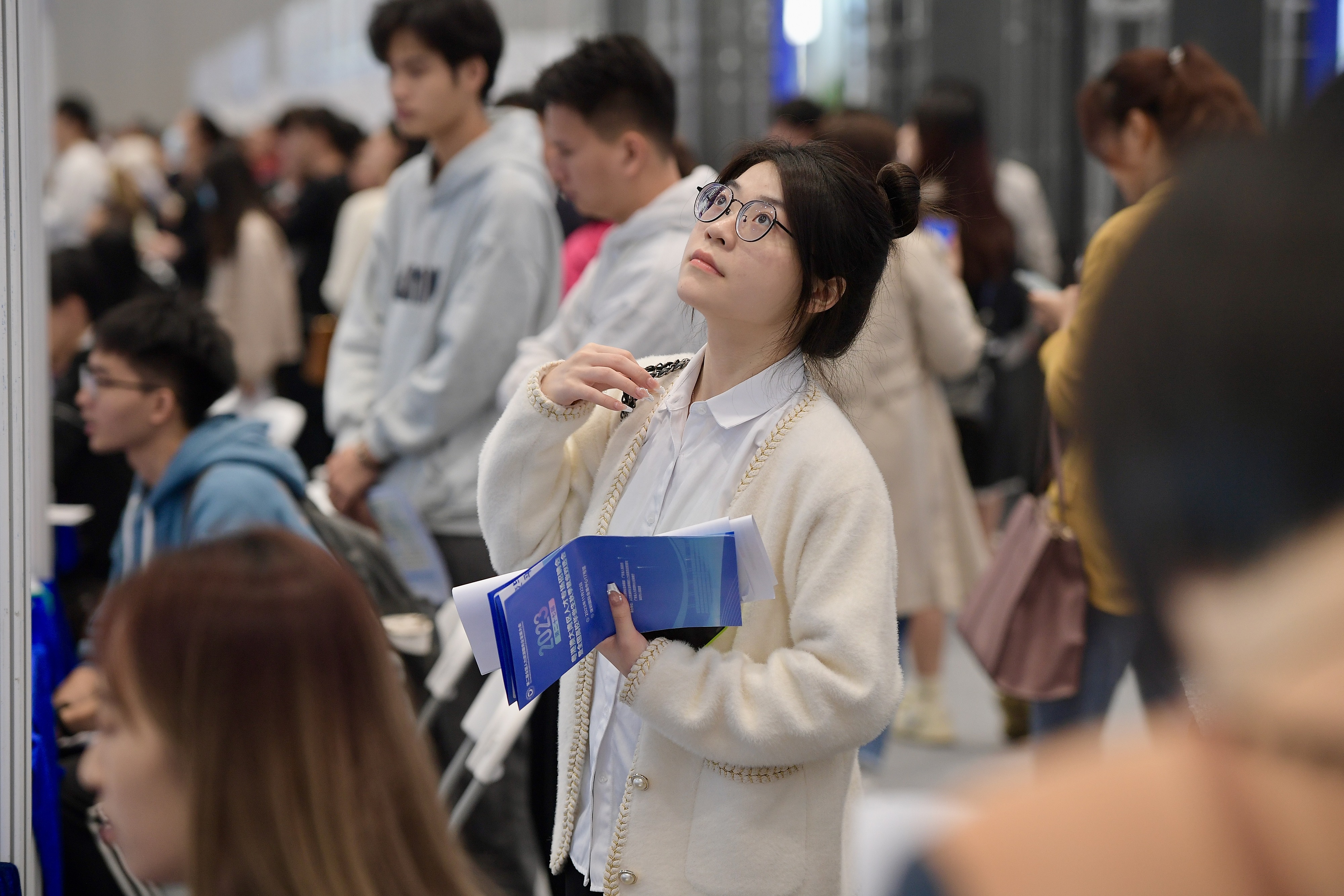  2023年11月22日，2023年粵港澳大灣區(qū)人才專場招聘會暨第27屆全國高校畢業(yè)生秋季就業(yè)雙選會在深圳國際會展中心舉辦。